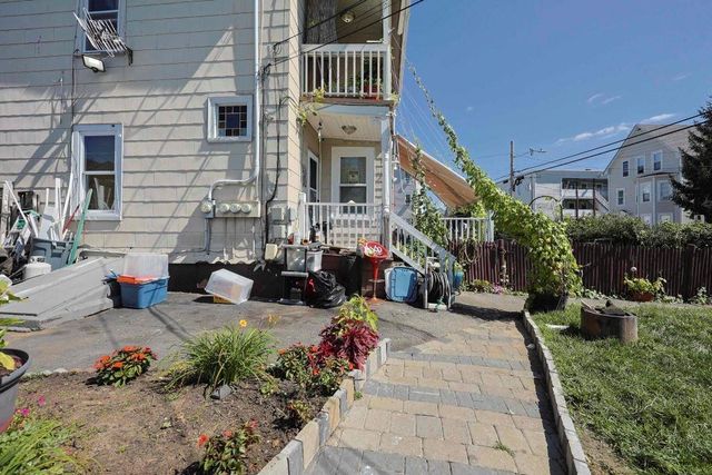 8 Rimmon Street, Manchester, NH 03102