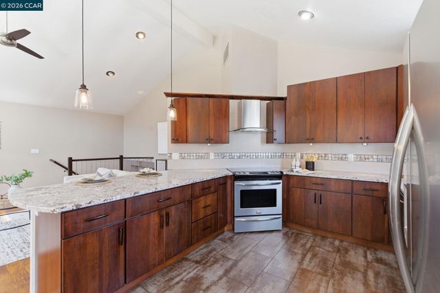 2280 N Crest Ave, Martinez, CA 94553