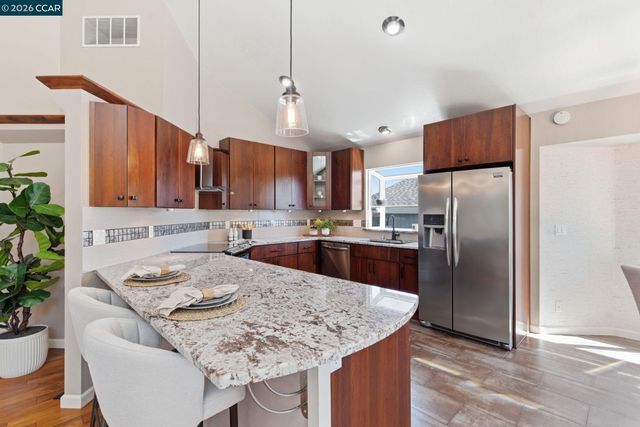 2280 N Crest Ave, Martinez, CA 94553