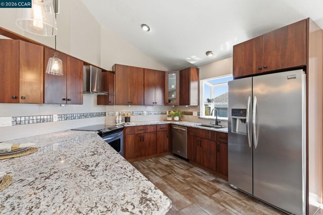 2280 N Crest Ave, Martinez, CA 94553