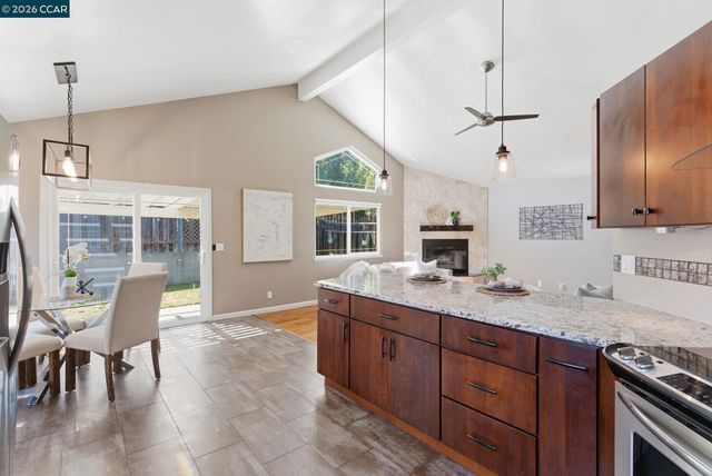 2280 N Crest Ave, Martinez, CA 94553