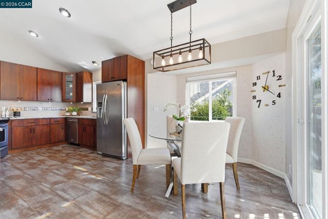 2280 N Crest Ave, Martinez, CA 94553