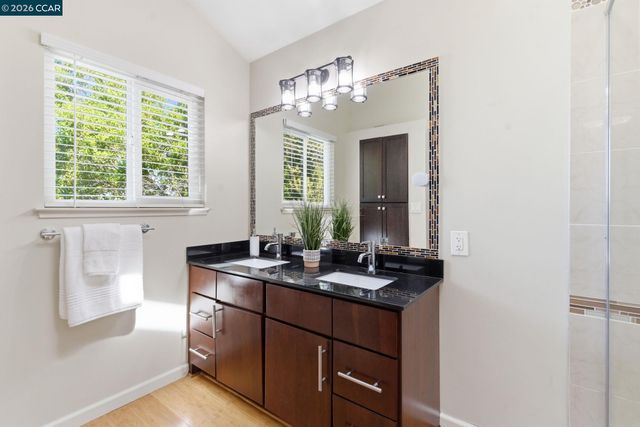 2280 N Crest Ave, Martinez, CA 94553