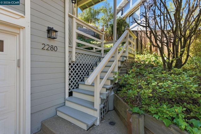 2280 N Crest Ave, Martinez, CA 94553