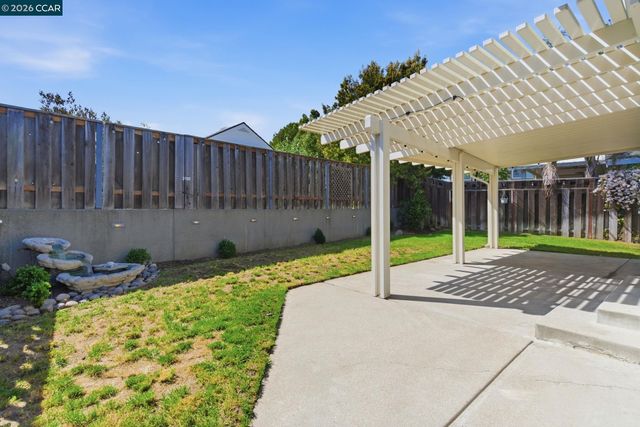 2280 N Crest Ave, Martinez, CA 94553