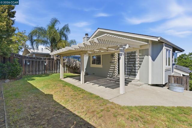 2280 N Crest Ave, Martinez, CA 94553