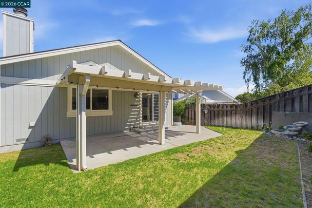 2280 N Crest Ave, Martinez, CA 94553