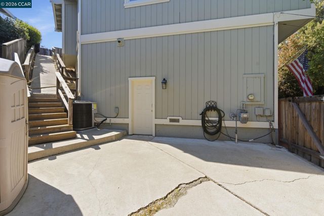 2280 N Crest Ave, Martinez, CA 94553