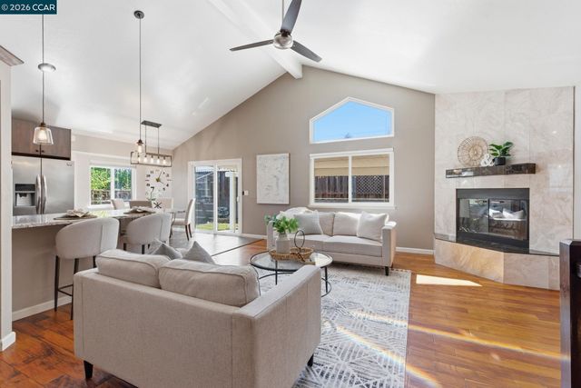 2280 N Crest Ave, Martinez, CA 94553