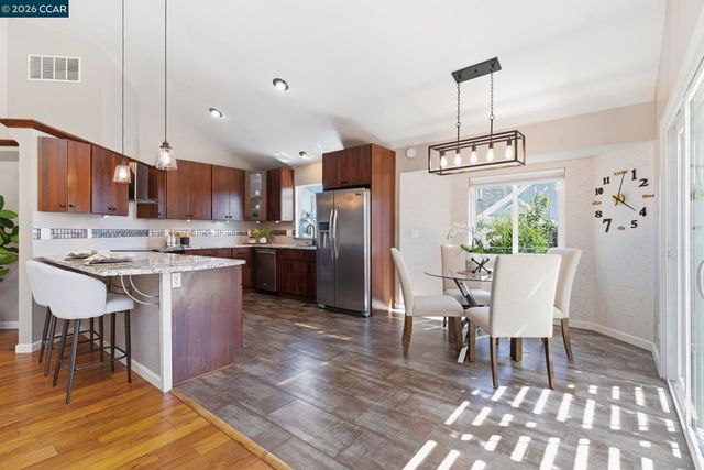 2280 N Crest Ave, Martinez, CA 94553