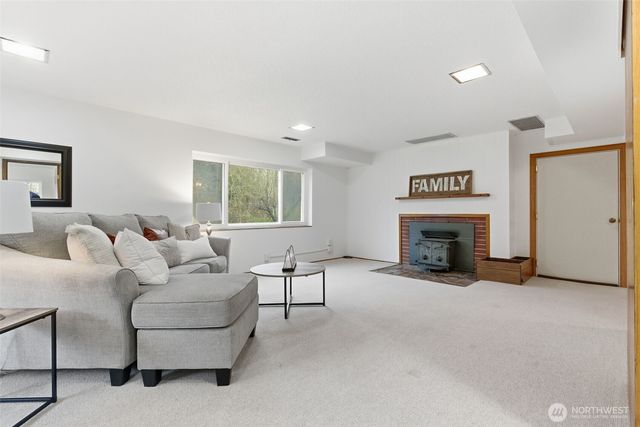 22628 Holgar Court NE, Poulsbo, WA 98370