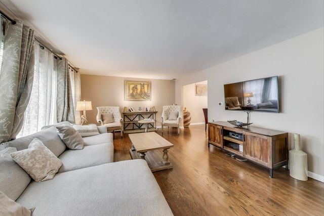 248 Beverly Road, Barrington, IL 60010