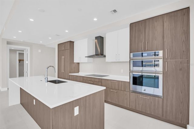 275 1ST AVENUE S 2001, St Petersburg, FL 33701