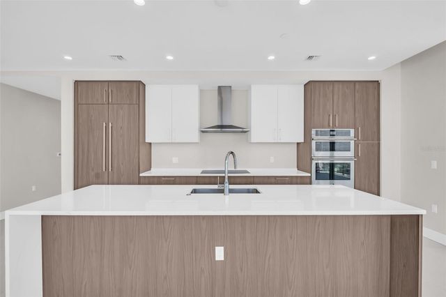 275 1ST AVENUE S 2001, St Petersburg, FL 33701