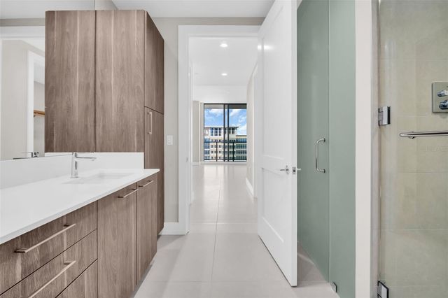 275 1ST AVENUE S 2001, St Petersburg, FL 33701