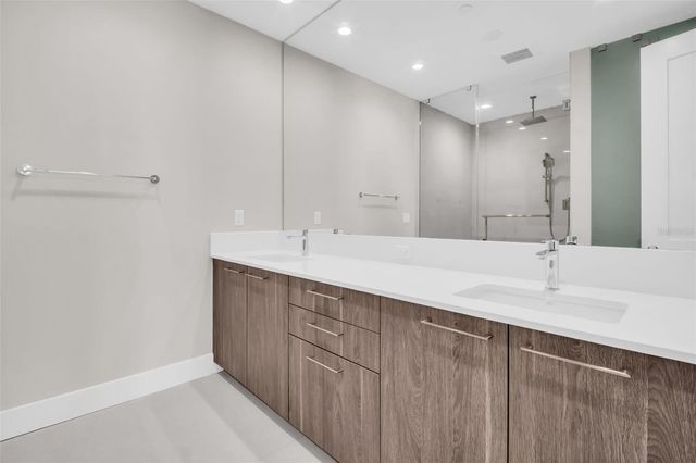 275 1ST AVENUE S 2001, St Petersburg, FL 33701