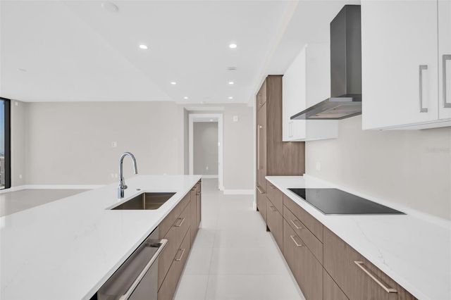 275 1ST AVENUE S 2001, St Petersburg, FL 33701