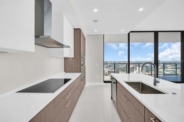 275 1ST AVENUE S 2001, St Petersburg, FL 33701