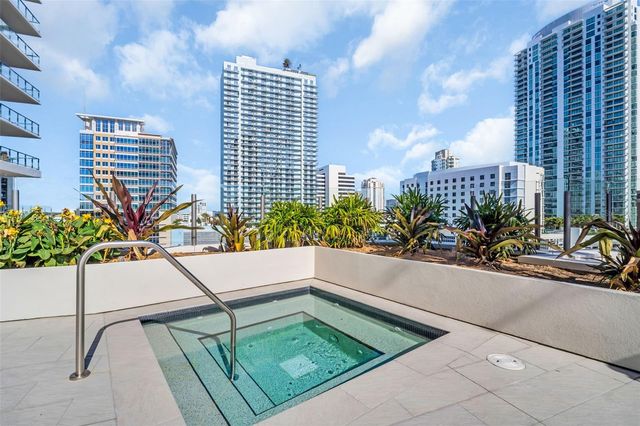 275 1ST AVENUE S 2001, St Petersburg, FL 33701