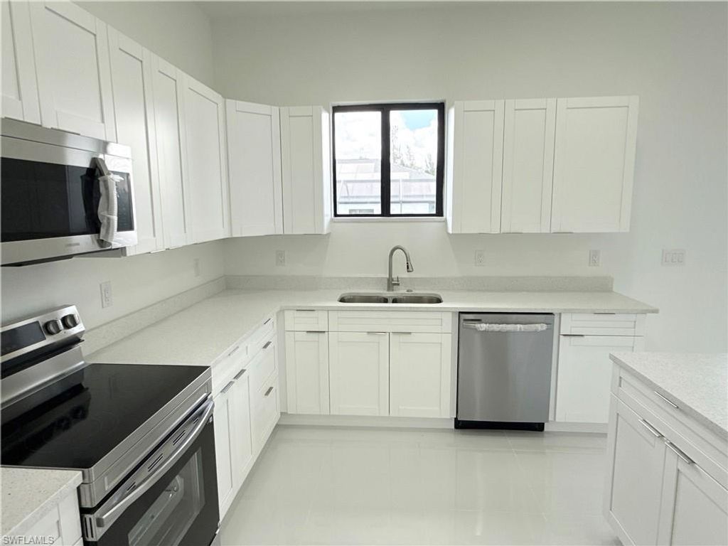 Image 14 of property listing at 4005 NW 22nd ST, Cape Coral, FL 33993