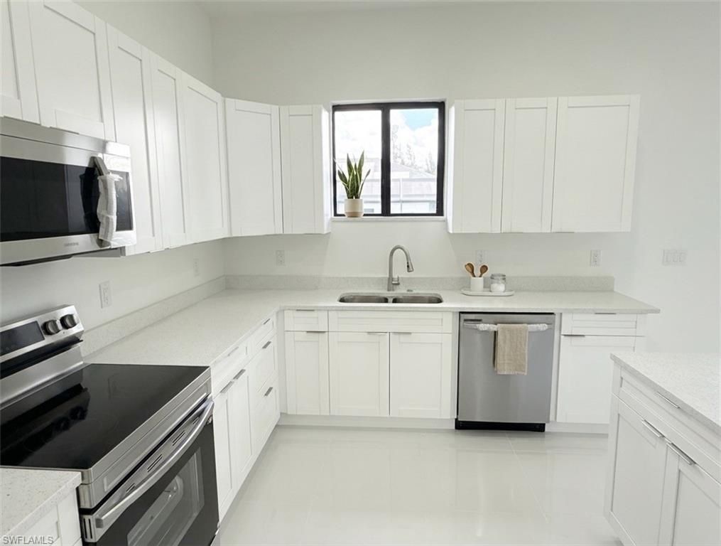 Image 15 of property listing at 4005 NW 22nd ST, Cape Coral, FL 33993