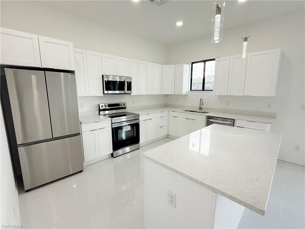 Image 16 of property listing at 4005 NW 22nd ST, Cape Coral, FL 33993