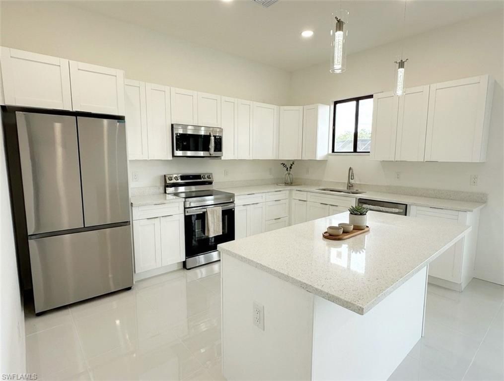 Image 17 of property listing at 4005 NW 22nd ST, Cape Coral, FL 33993