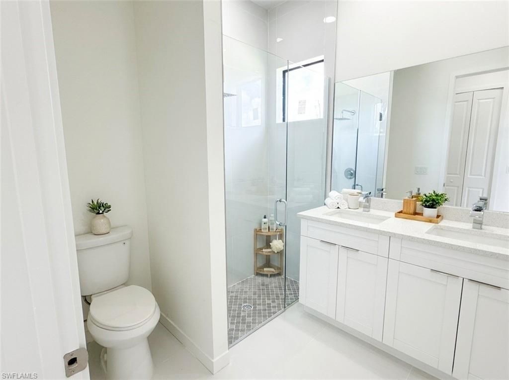 Image 36 of property listing at 4005 NW 22nd ST, Cape Coral, FL 33993