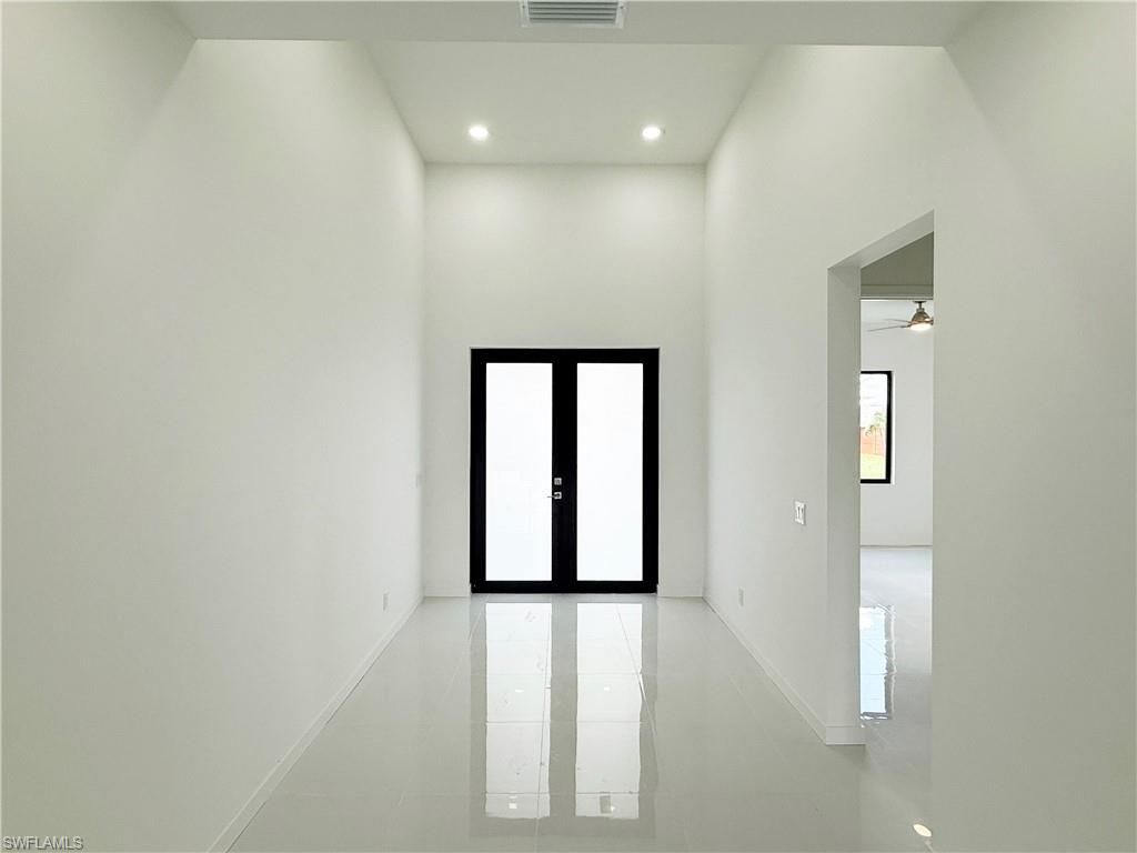 Image 4 of property listing at 4005 NW 22nd ST, Cape Coral, FL 33993