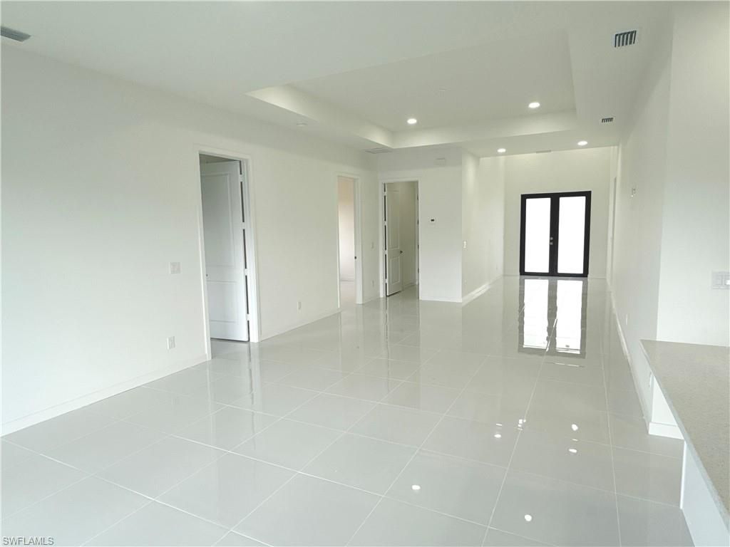 Image 6 of property listing at 4005 NW 22nd ST, Cape Coral, FL 33993