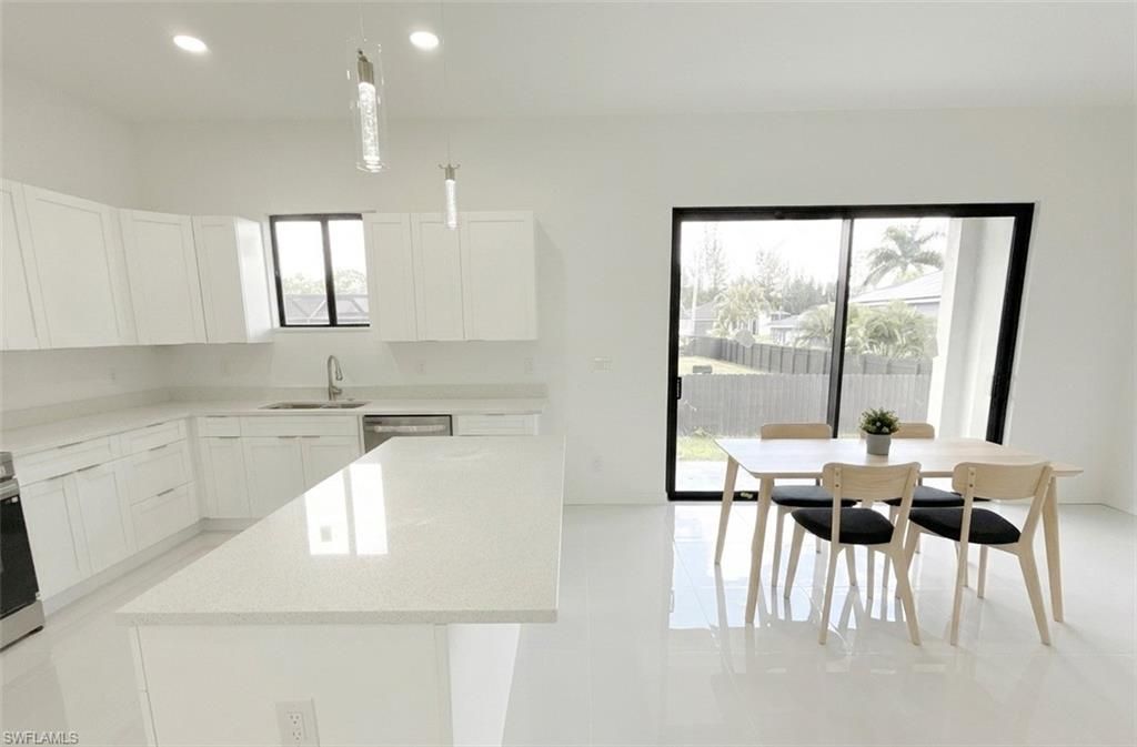 Image 9 of property listing at 4005 NW 22nd ST, Cape Coral, FL 33993