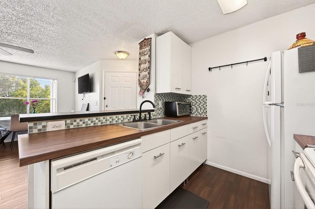 2569 GRASSY POINT DRIVE 207, Lake Mary, FL 32746