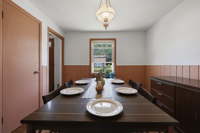 6 Meadowbrook Rd, Hudson, MA 01749