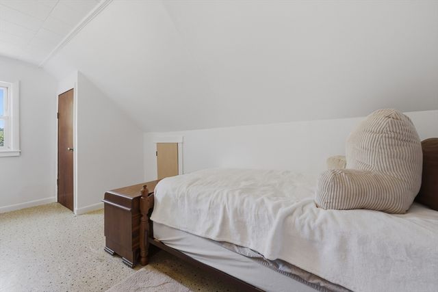 6 Meadowbrook Rd, Hudson, MA 01749