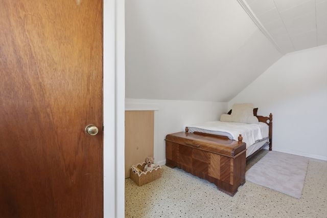 6 Meadowbrook Rd, Hudson, MA 01749
