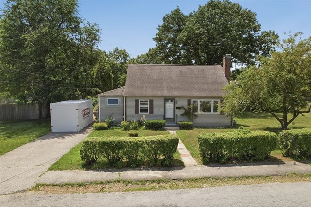 6 Meadowbrook Rd, Hudson, MA 01749