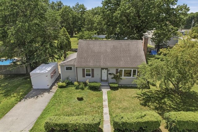 6 Meadowbrook Rd, Hudson, MA 01749
