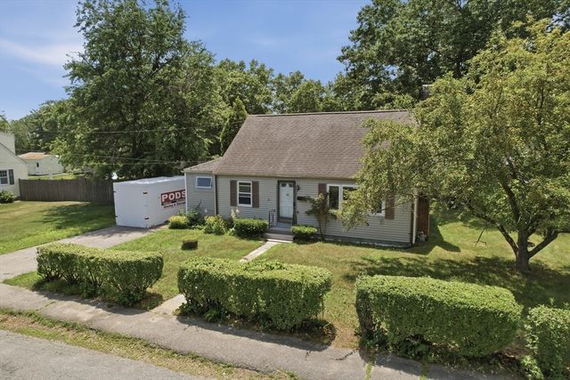 6 Meadowbrook Rd, Hudson, MA 01749