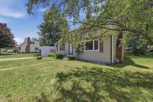 6 Meadowbrook Rd, Hudson, MA 01749