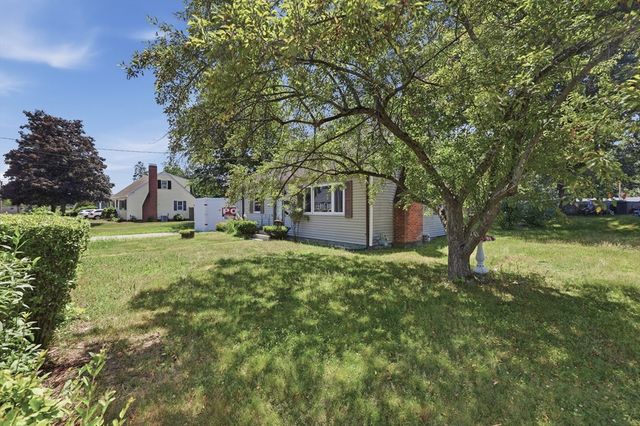 6 Meadowbrook Rd, Hudson, MA 01749