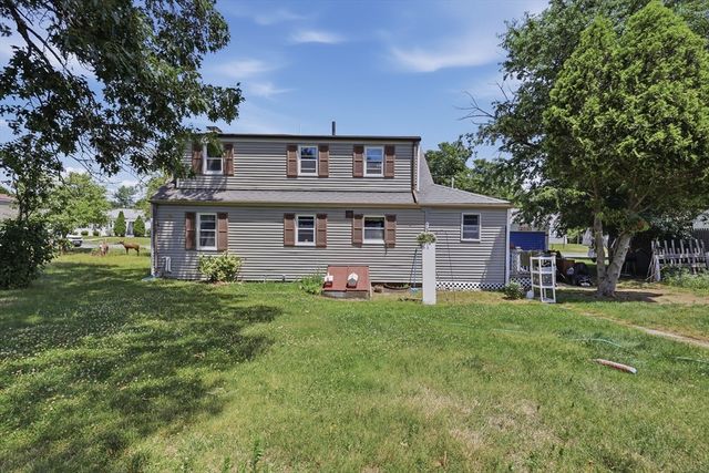 6 Meadowbrook Rd, Hudson, MA 01749