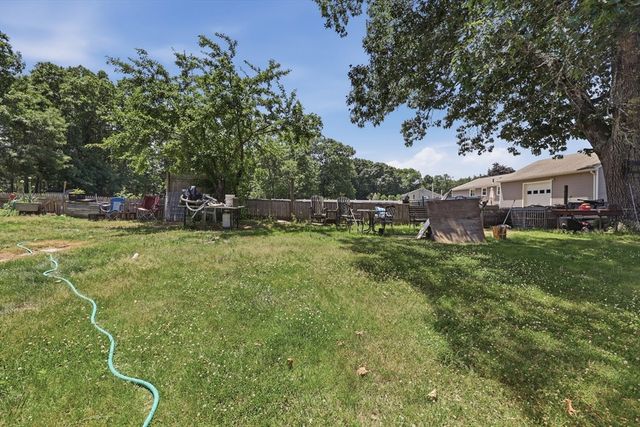 6 Meadowbrook Rd, Hudson, MA 01749