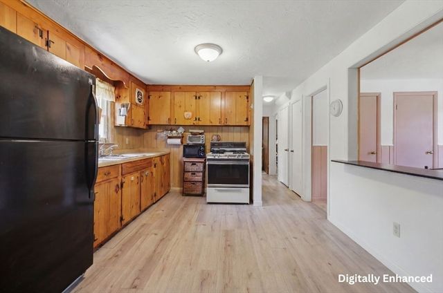 6 Meadowbrook Rd, Hudson, MA 01749
