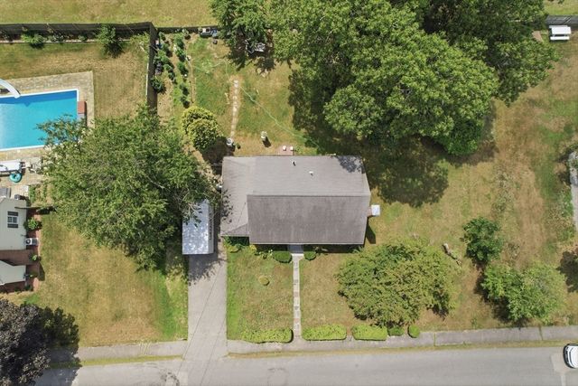 6 Meadowbrook Rd, Hudson, MA 01749