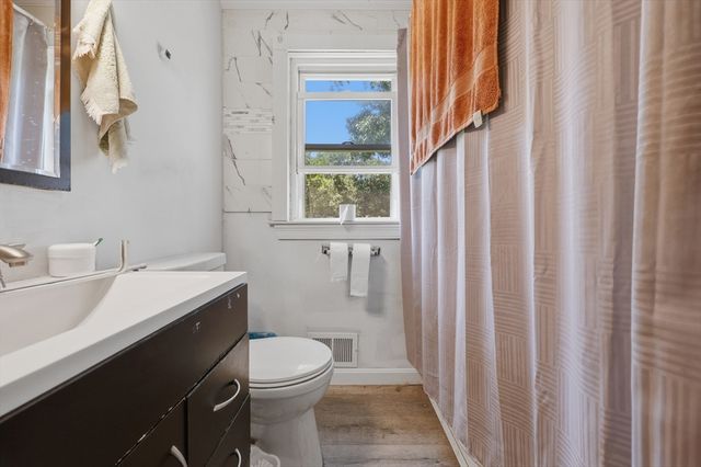 6 Meadowbrook Rd, Hudson, MA 01749