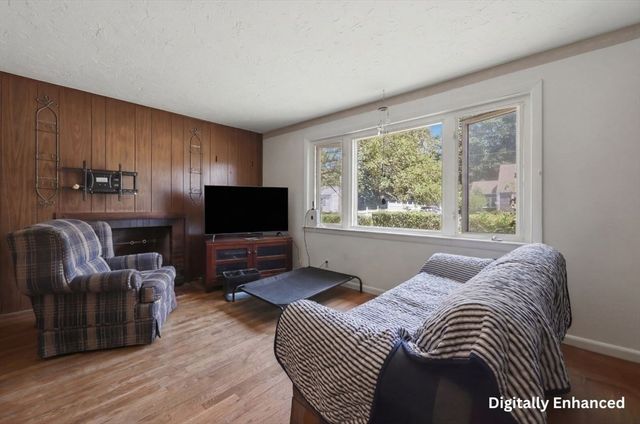 6 Meadowbrook Rd, Hudson, MA 01749