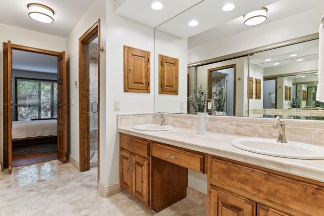 7250 Lewis Ridge Parkway 107, Edina, MN 55439