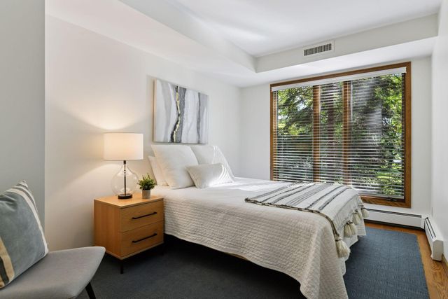 7250 Lewis Ridge Parkway 107, Edina, MN 55439