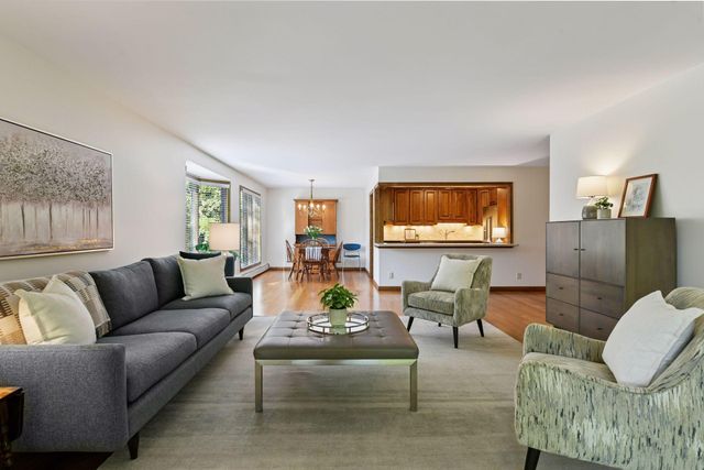 7250 Lewis Ridge Parkway 107, Edina, MN 55439