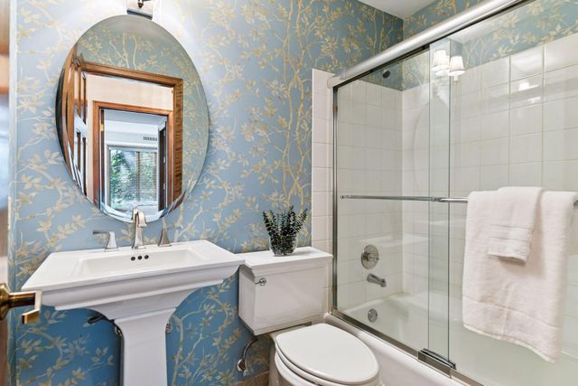 7250 Lewis Ridge Parkway 107, Edina, MN 55439